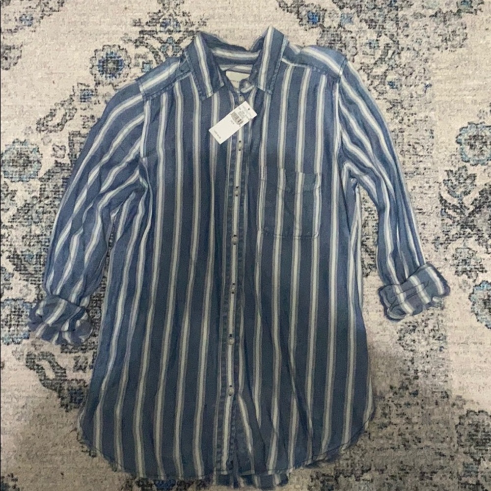 American Eagle button up